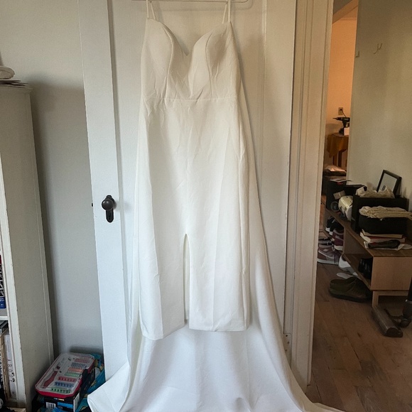 Markarian-Inspired Wedding Dress w/ Removable Train - Picture 2 of 10